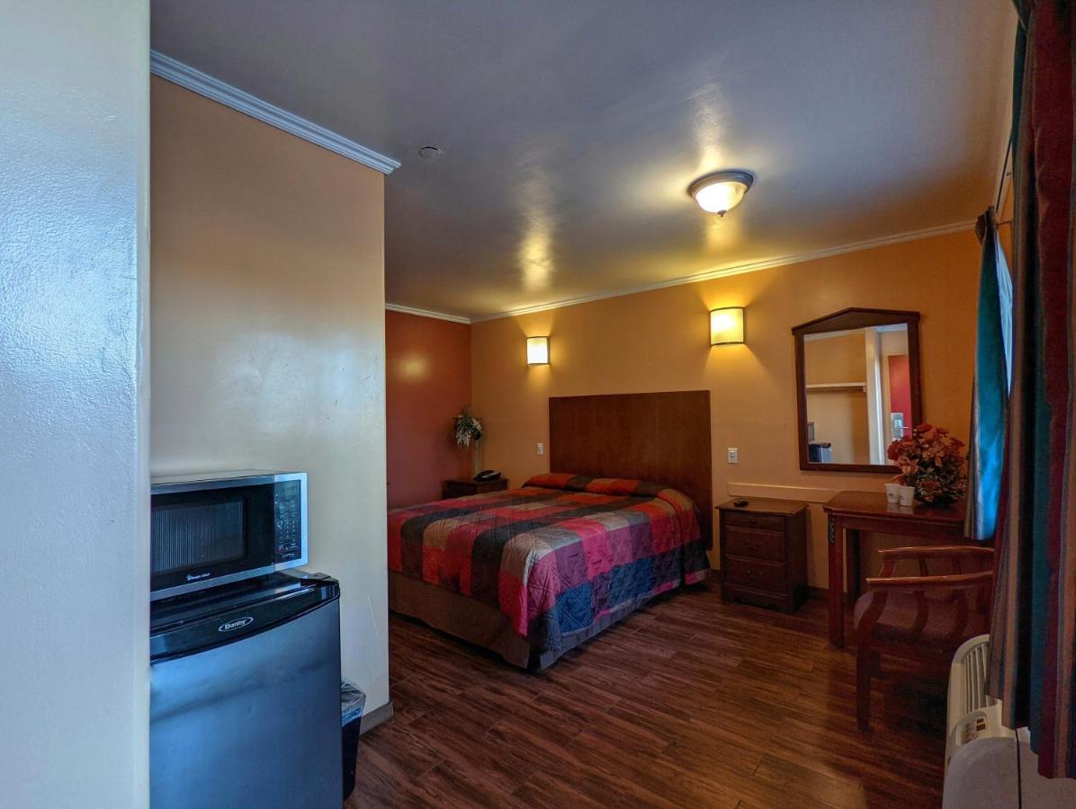 Americas Best Value Inn Oxnard-Port Hueneme Bagian luar foto