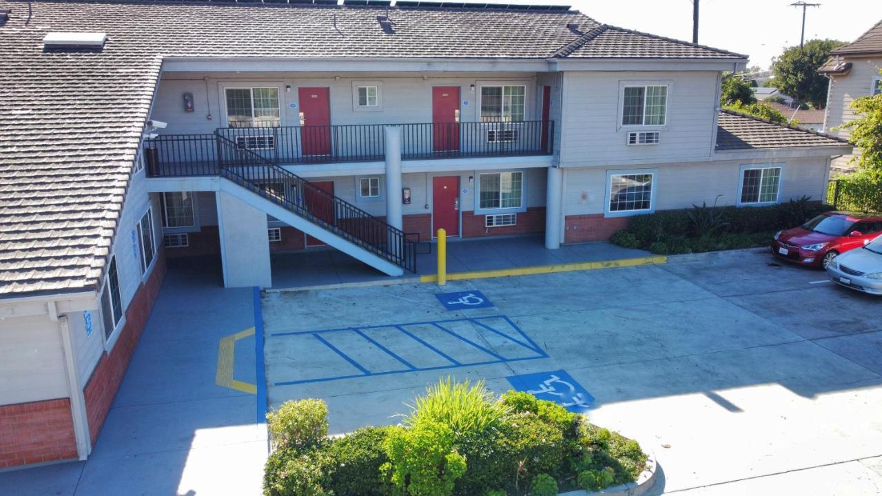 Americas Best Value Inn Oxnard-Port Hueneme Bagian luar foto