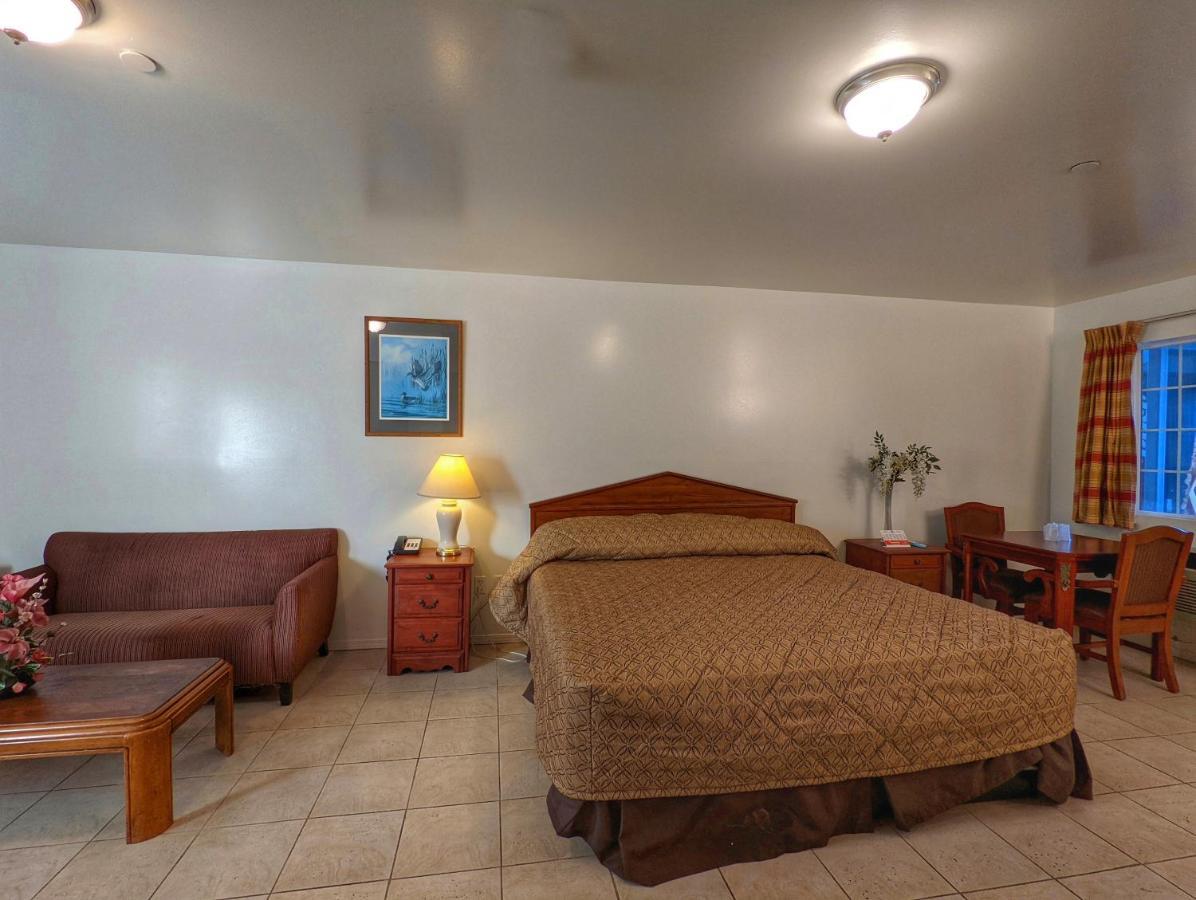 Americas Best Value Inn Oxnard-Port Hueneme Bagian luar foto