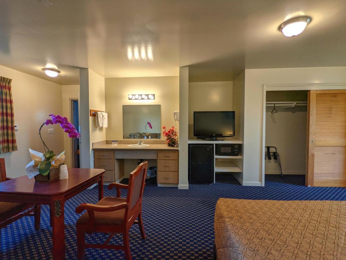 Americas Best Value Inn Oxnard-Port Hueneme Bagian luar foto