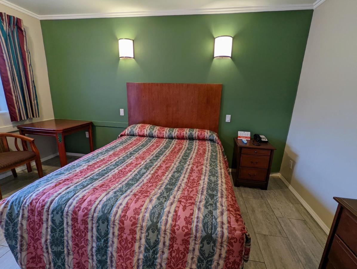 Americas Best Value Inn Oxnard-Port Hueneme Bagian luar foto