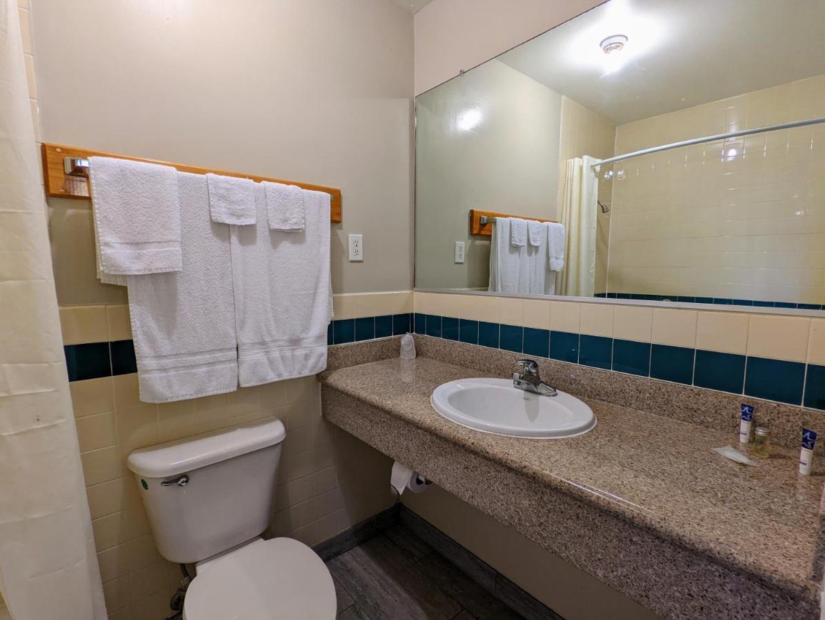 Americas Best Value Inn Oxnard-Port Hueneme Bagian luar foto