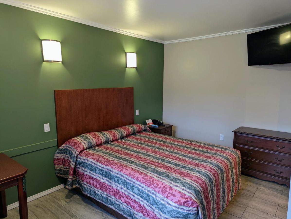 Americas Best Value Inn Oxnard-Port Hueneme Bagian luar foto