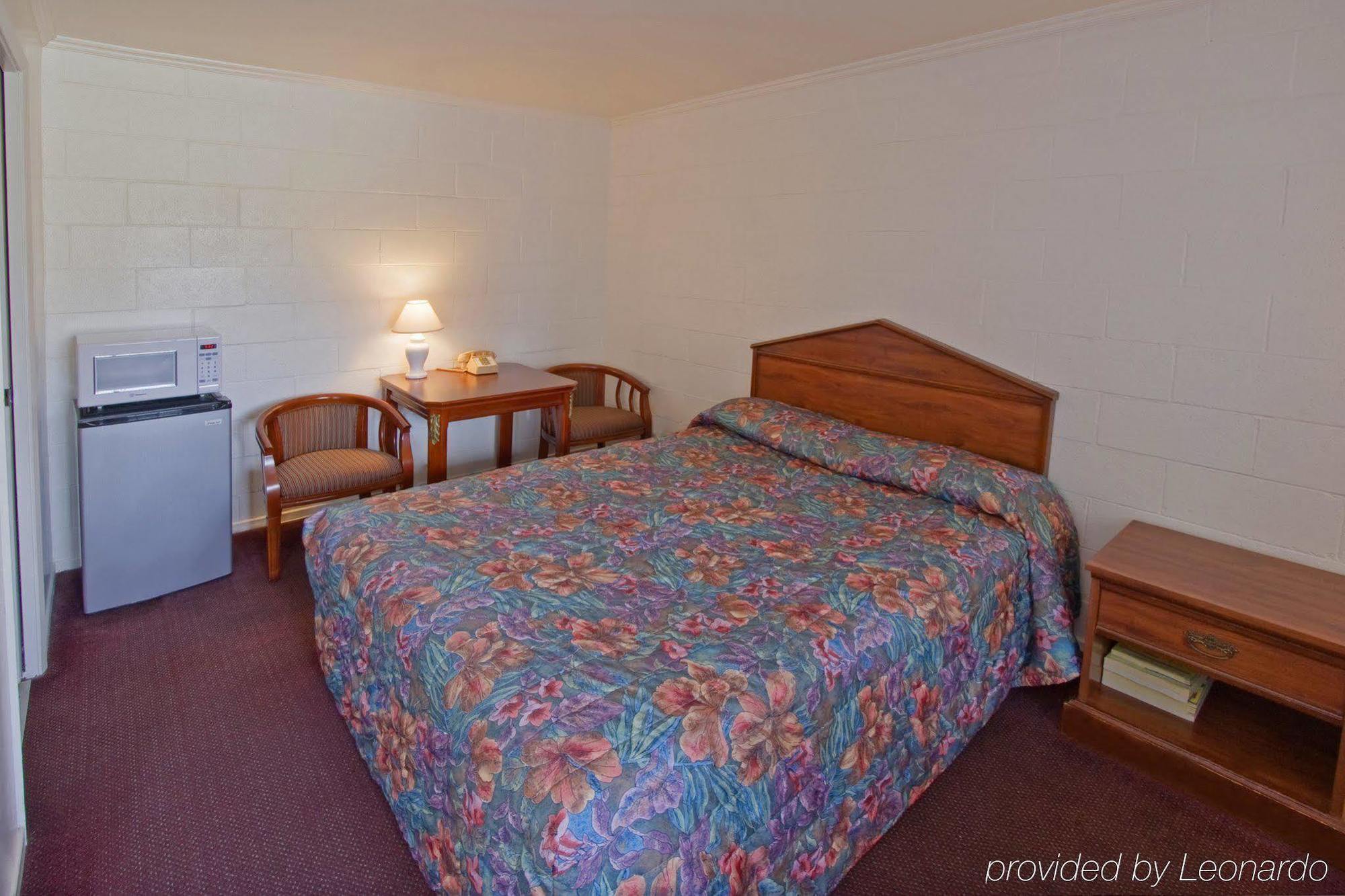 Americas Best Value Inn Oxnard-Port Hueneme Bagian luar foto