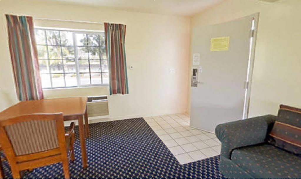 Americas Best Value Inn Oxnard-Port Hueneme Bagian luar foto